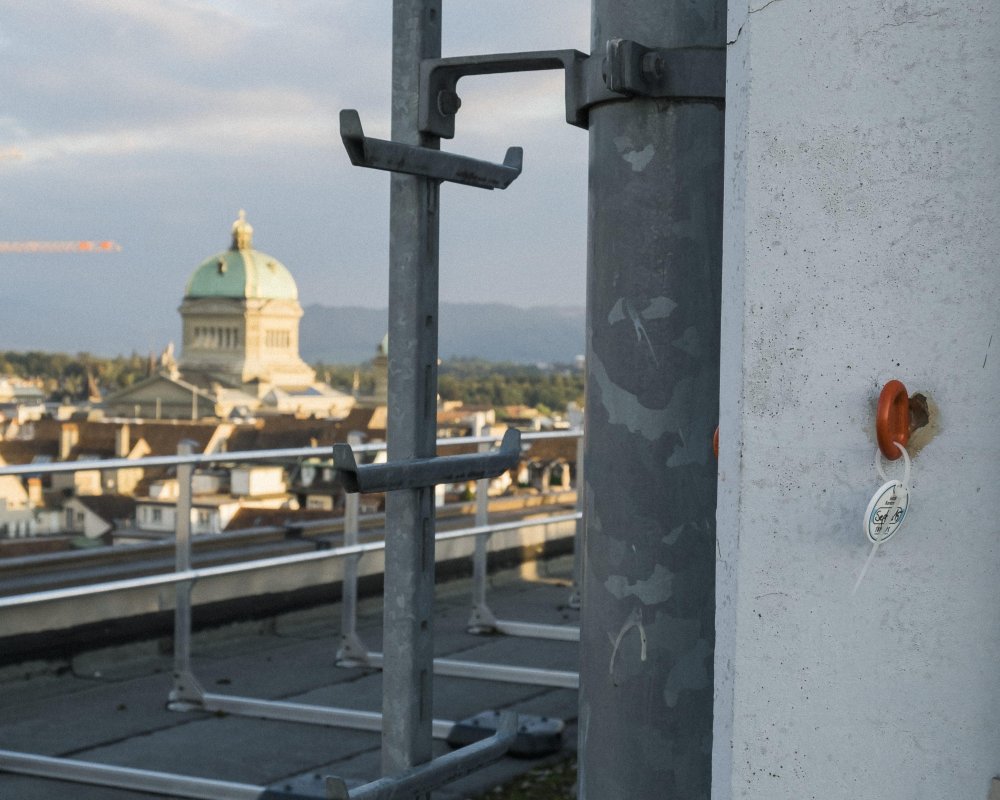 Absturzsicherung mit Bundeshaus im Hintergrund  – Toprope